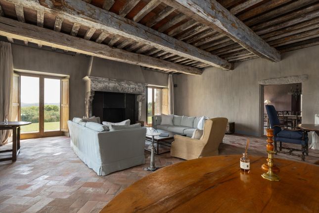 Farm for sale in Asciano, Val D'orcia, Tuscany, Italy