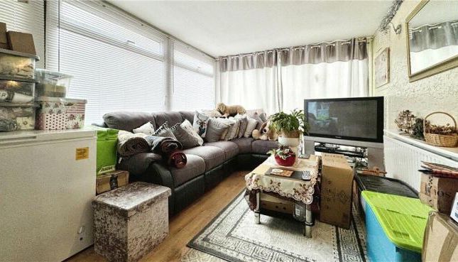2, Forris Avenue, Hayes photo 3
