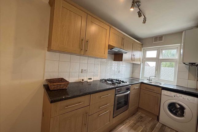 71, Amesbury Road, Feltham photo 4