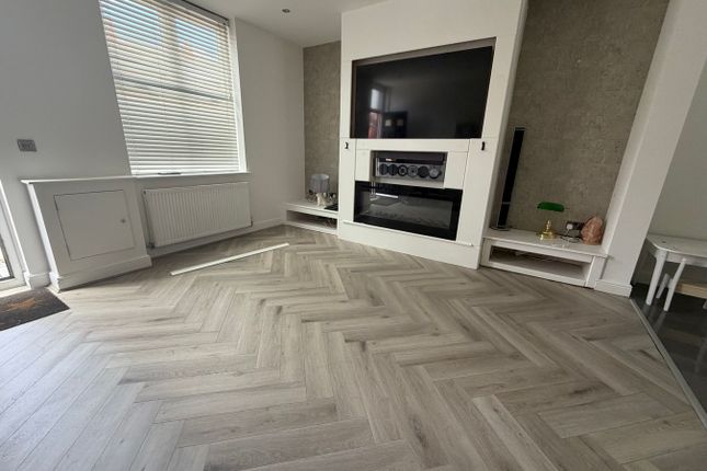 26, Elm Avenue, Manchester photo 4
