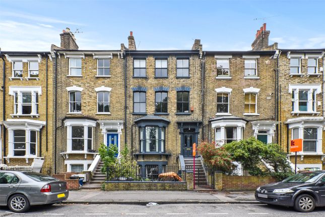 Flat to rent in Queensdown Road, Hackney, London
