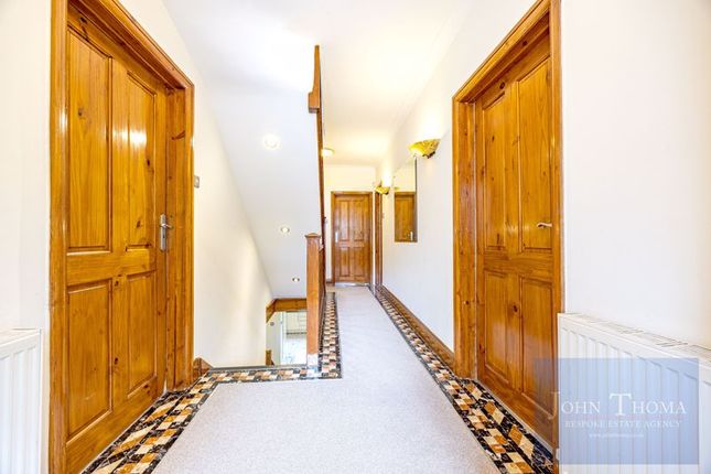10, Manor Road, Chigwell photo 2