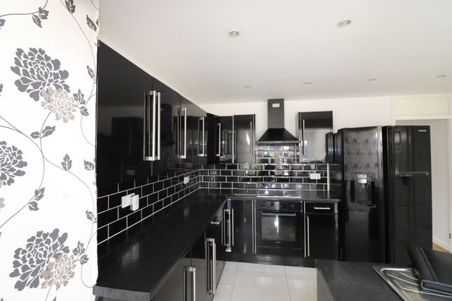 47, Hornchurch photo 2