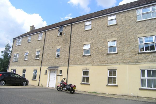 Flat to rent in Kingfisher Court, Calne