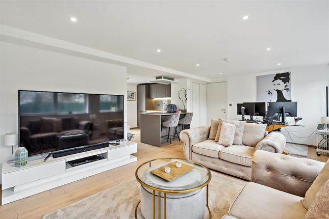Flat 4, Uplands House,, Four Ashes Road, Cryers Hill photo 2