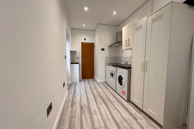 90 East Road, Romford photo 2