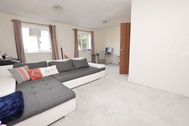 Town house for sale in Woodland Close, Godalming