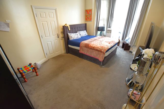 28, Kingswood Road, Ilford photo 3