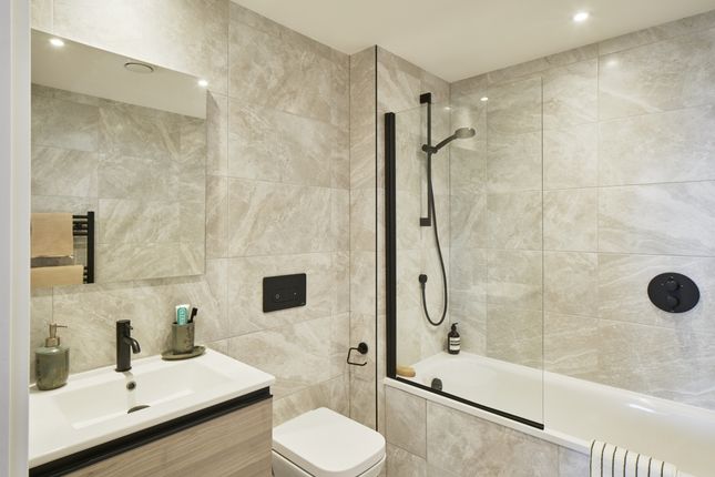 Apartment 2706, Tower A, One Eastside, 1 James Watt Queensway, Birmingham photo 3
