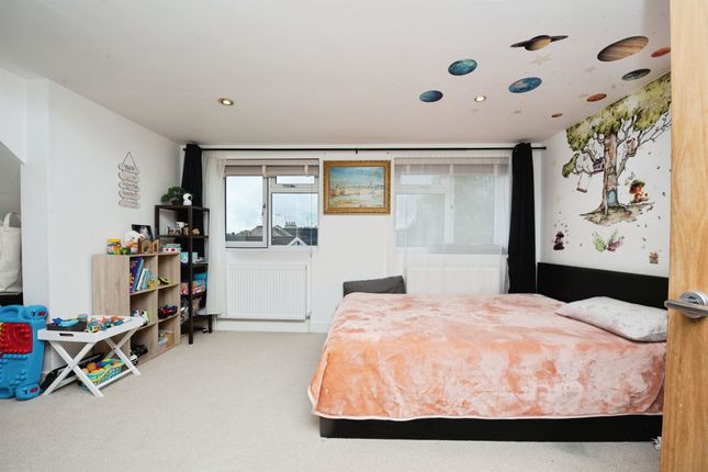 Flat 3, 7, Welldon Crescent, HARROW photo 4