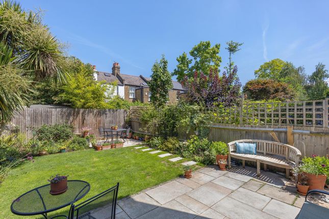 18, Pickwick Road, London photo 4