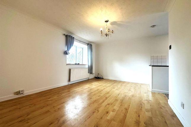 25, Padcroft Road, West Drayton photo 4