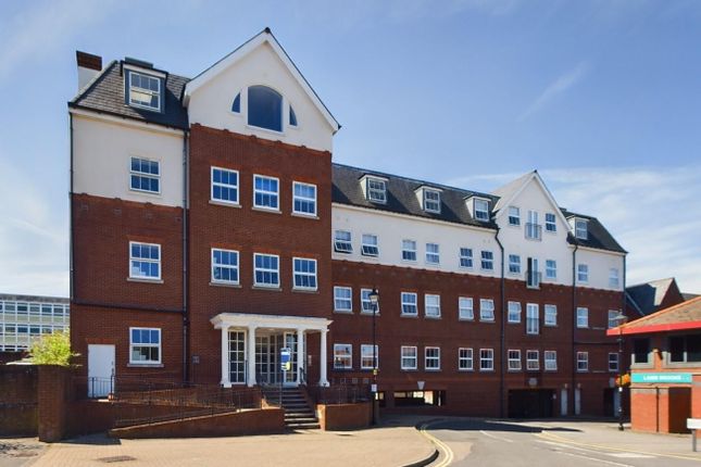 Thumbnail Flat for sale in Vantage House, Little Victoria Street, Basingstoke