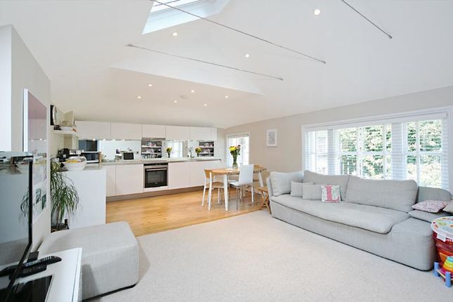 Thumbnail Flat for sale in Monmouth Road, London