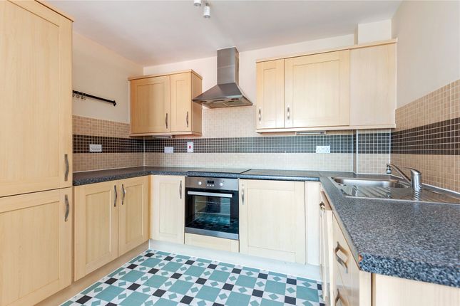 Flat 17, Hippisley Court, 211, Worton Road, Isleworth photo 3