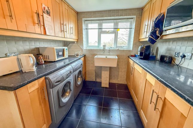 7 Foxgrove Path, Watford photo 3