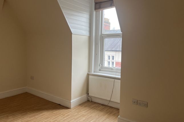 Flat to rent in Commercial Street, Newport