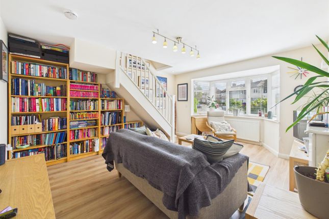 25a, Filey Waye, Ruislip photo 3
