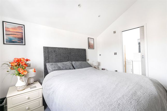 Flat 20, Grand Banks,, Clay Lane, Devon photo 3