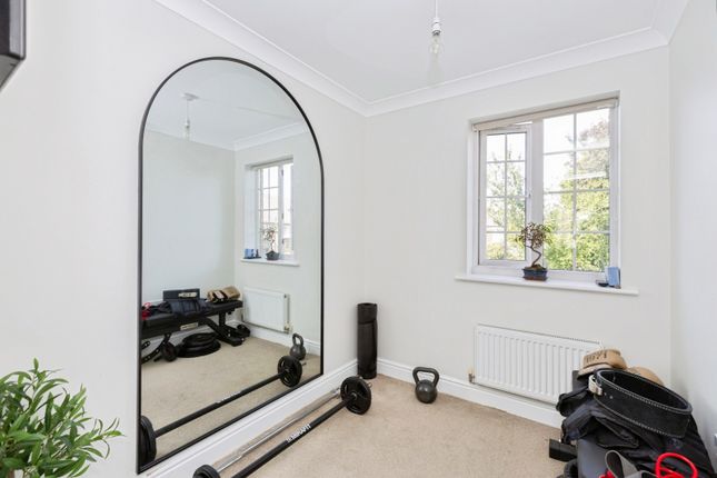 30, Genas Close, Essex photo 4