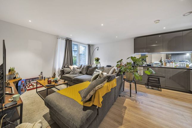 Thumbnail Flat for sale in Compass Court, Hornsey, London