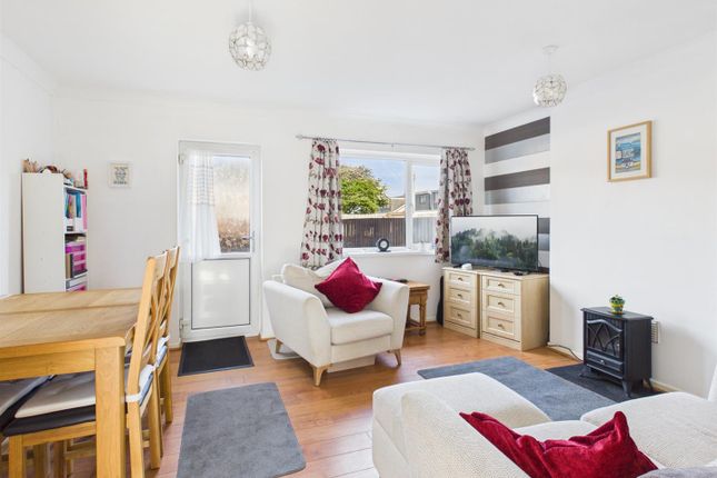 19, Hazelwell Road, Porthcawl photo 2