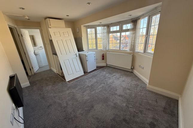 Bowrons Avenue, Wembley photo 4