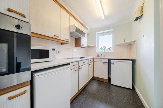Flat 66, Kennett Court,, Oakleigh Close, Kent photo 3