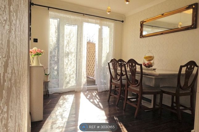 Nicola Terrace, Long Lane, Bexleyheath photo 4