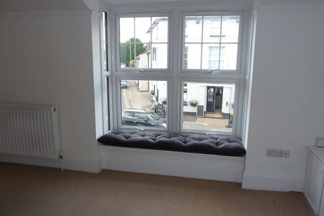 Walton Road, West Molesey photo 3