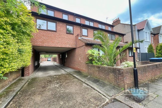 Thumbnail Flat for sale in Graeme Road, Enfield