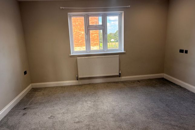 157A, Tithe Farm Road, Houghton Regis photo 3