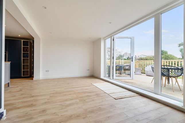 2 Park Road, Chichester photo 2