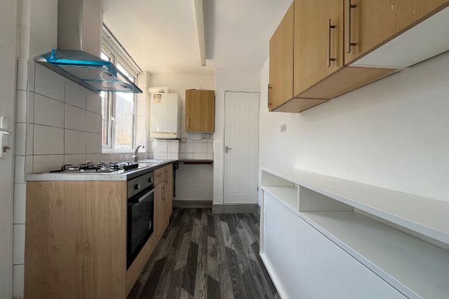 16 St. Pauls Road, Luton, Bedfordshire photo 4
