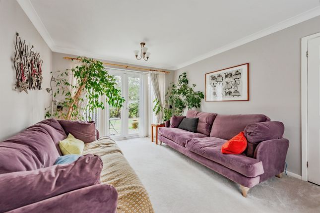12, Kindersley Close, EAST GRINSTEAD photo 2