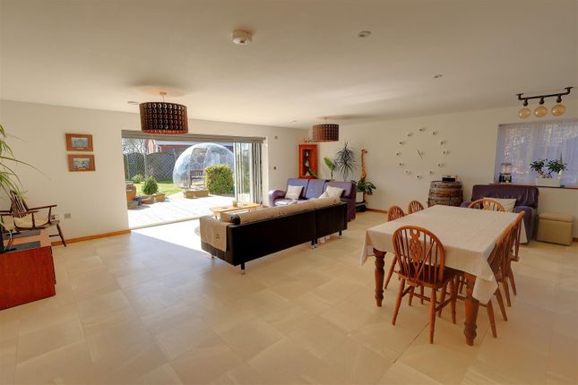 Le Grand Bungalow, Ross Road, Huntley photo 3