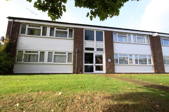Flat to rent in Greenfields, Maidenhead
