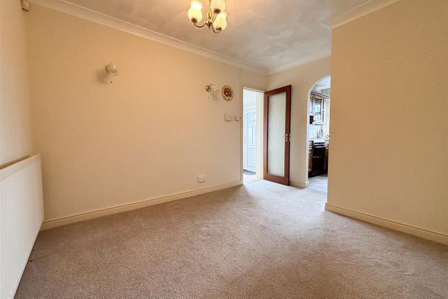 18, Dart Close, Stoke-On-Trent photo 3