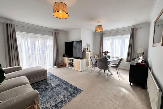 Flat 2, 102, The Lakes, Aylesford photo 2