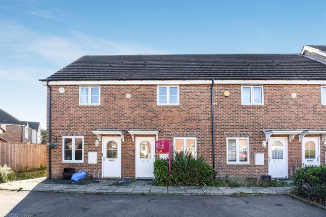 Thumbnail Terraced house to rent in Angus Close, Winnersh