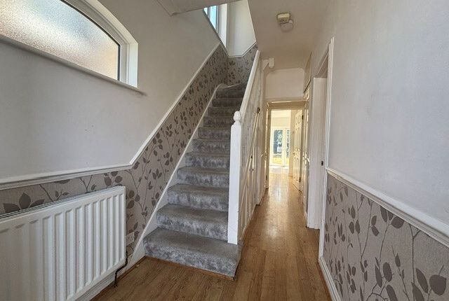 105, Hill Road, Pinner photo 3