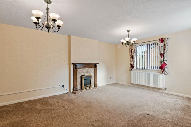 4, St. James Gardens, Bedworth photo 4