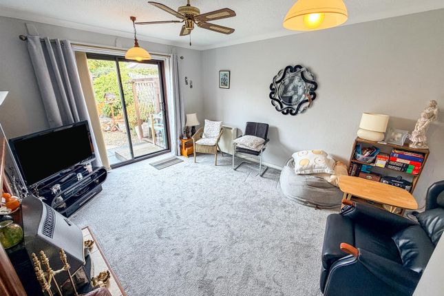 21, Stadtpeine Close, Corby photo 2