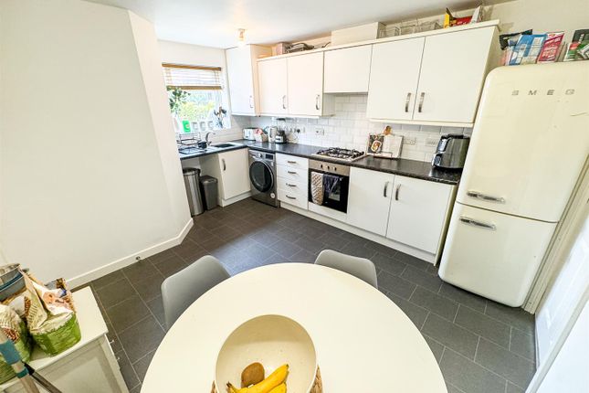 37, Carltonwood Close, Corby photo 3