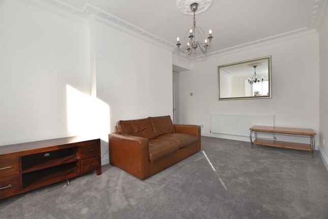 Flat to rent in Woodford Road, London