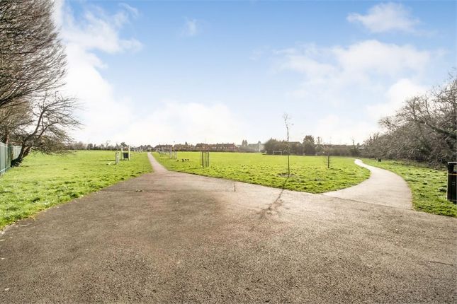 118, Greatfields Drive, Uxbridge photo 3
