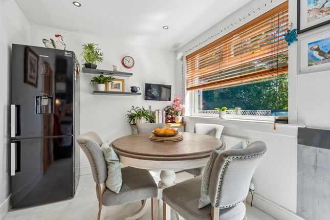 33 The Hennings, Alloa photo 4