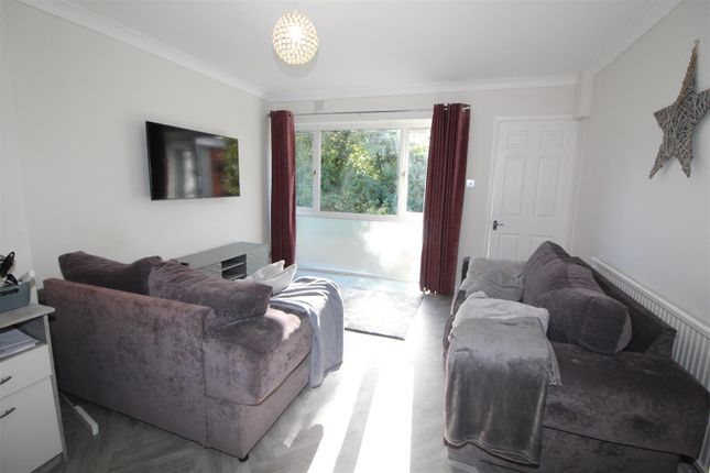 Woodfield Park Crescent, Blackwood photo 4