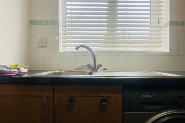 01, Farmbrook, Luton photo 5
