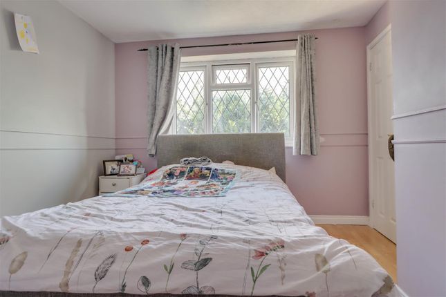 Terraced house for sale in Doeshill Drive, Wickford